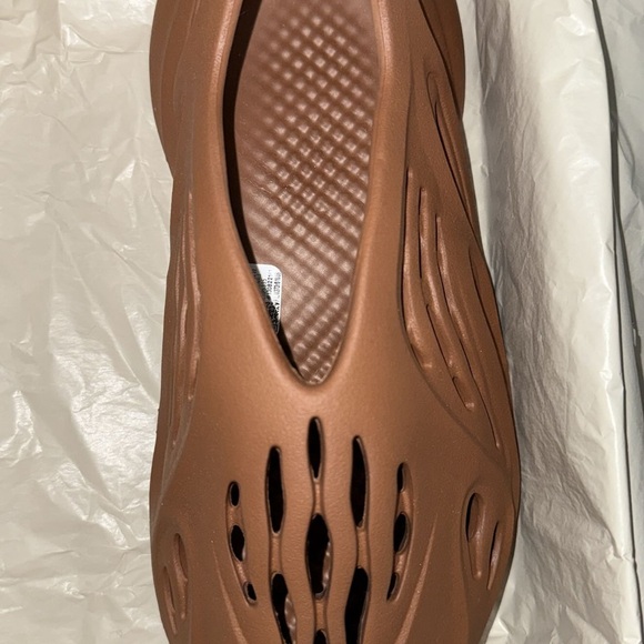 Yeezy clay red foam runners size 9